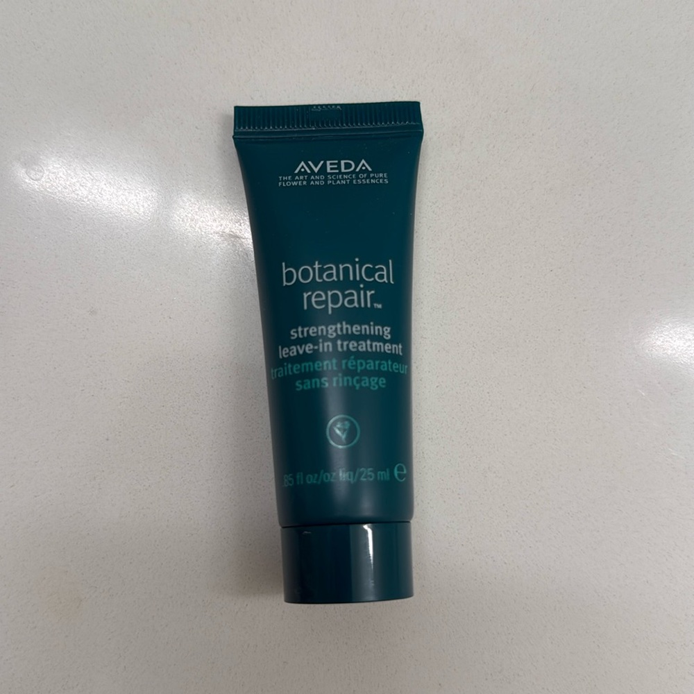 Botanical repair strengthening leave-in treatment